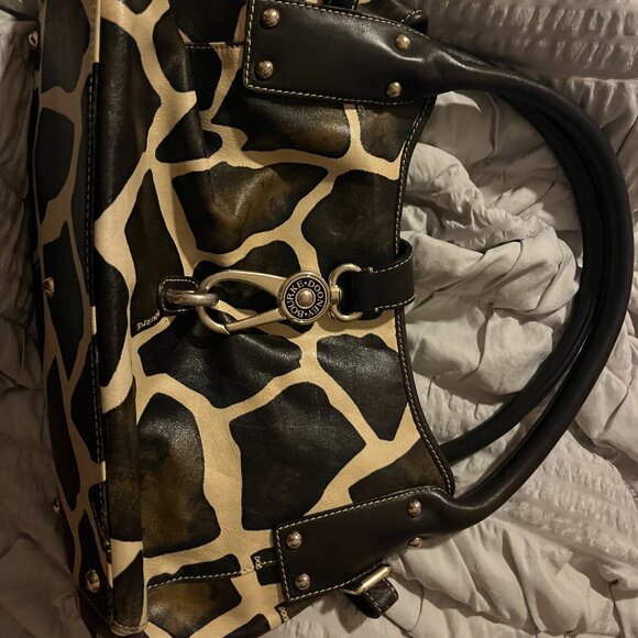dooney & bourke giraffe print leather shoulder bag with a logo lock clasp. - Picture 1 of 4